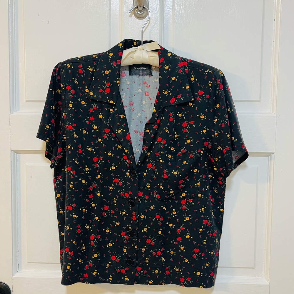 reformation short-sleeved black floral shirt